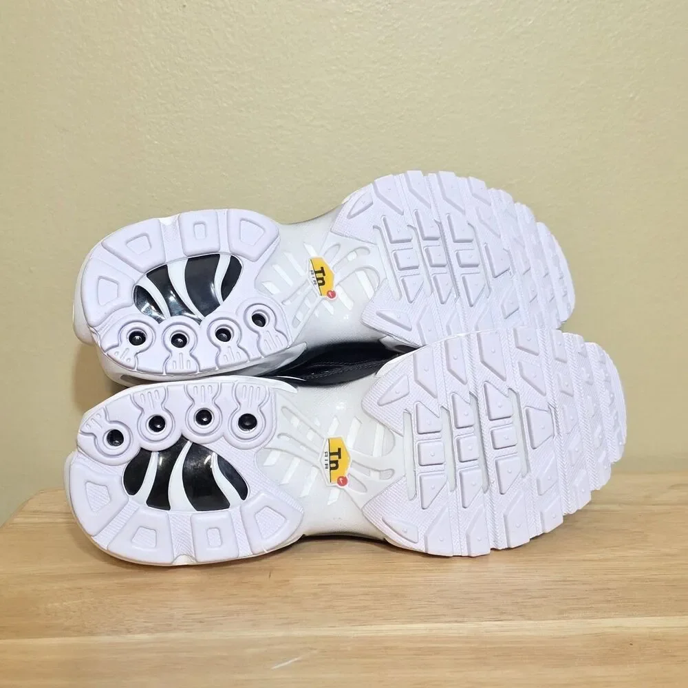 Nike Air Max Plus Black White DM2362-001 Women's Size 7.5